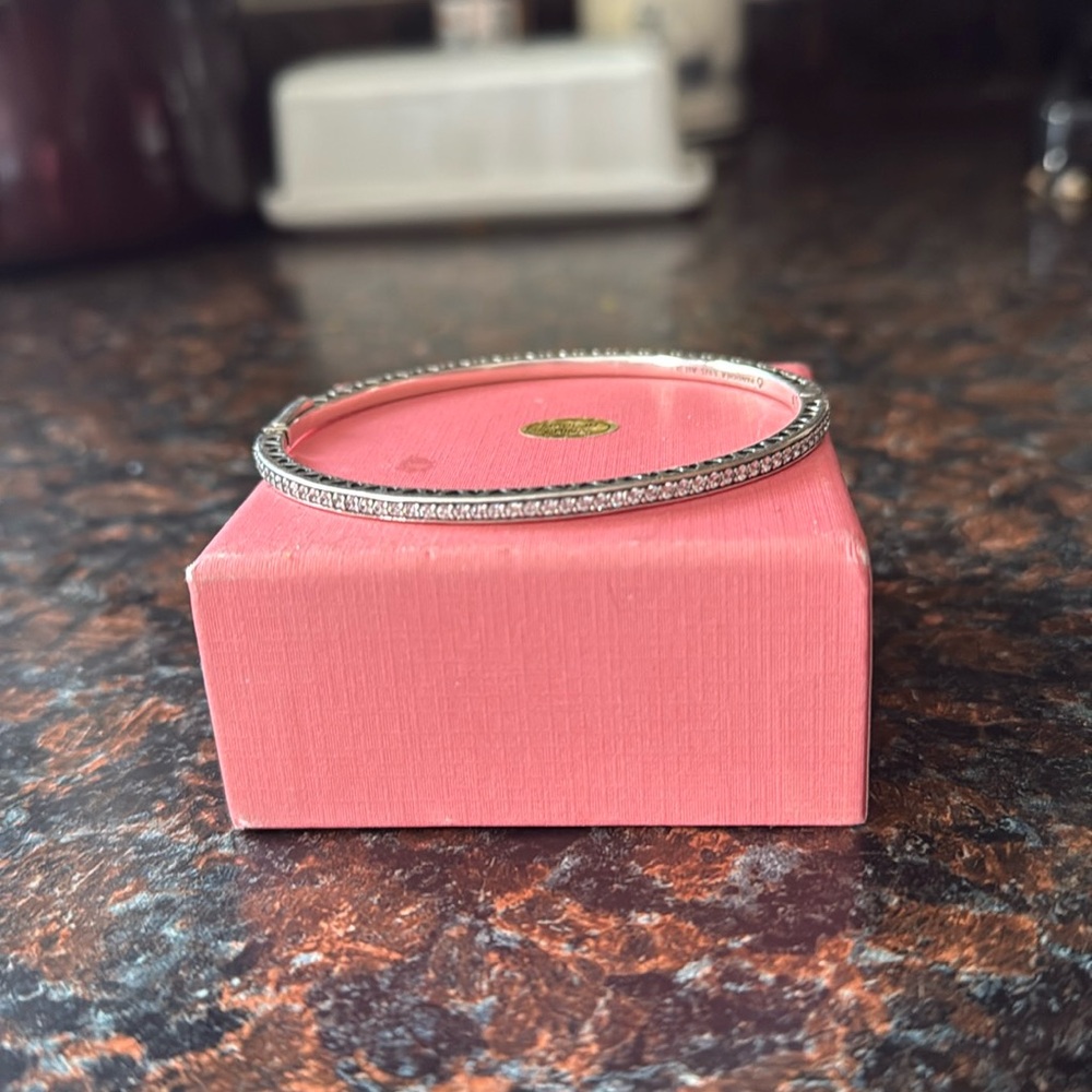 7.5 pandora bangle bracelett, with clear white stones and teal enamel